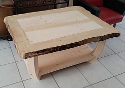Table basse en châtaignier et épicéa